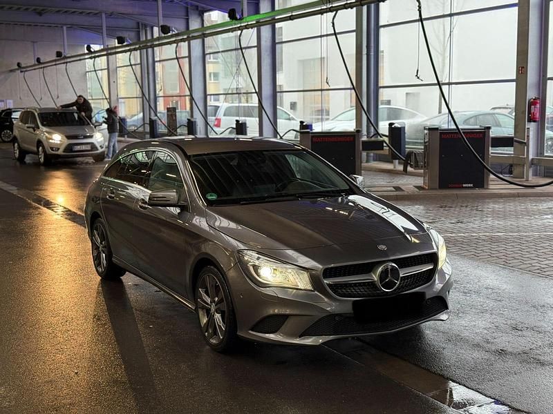 Gebraucht Mercedes CLA200 Shooting Brake 136 PS (100 kW) 2015 Grau Kombi