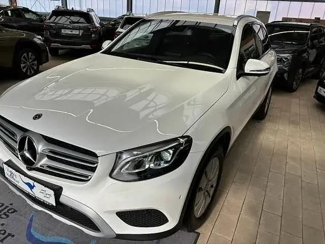 Polarweiss unilack Gebraucht 2019 Mercedes GLC250 SUV | 27.950 € (Fairer Preis) - Bild 1/3