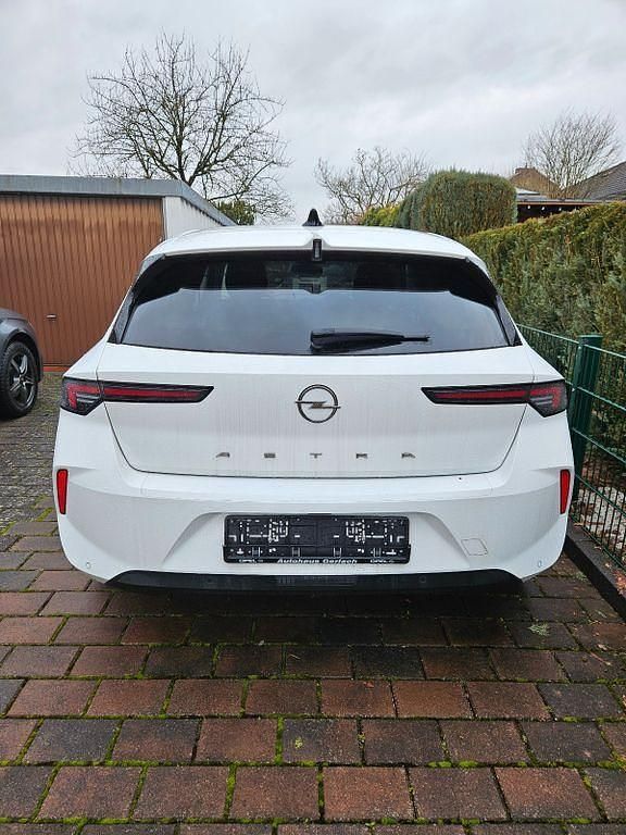 Gebraucht Opel Astra Enjoy 131 PS (96 kW) 2024 Weiß Limousine