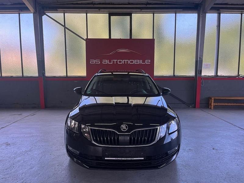 Schwarz Gebraucht 2019 Skoda Octavia Ambition Kombi | 7.990 € (Guter Preis) - Bild 1/4