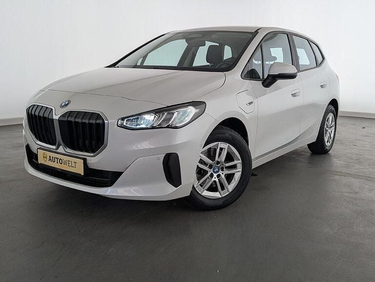 Mineralweiss Gebraucht 2022 BMW 225 Active Tourer Van / Kleinbus | 27.660 € (Fairer Preis) - Bild 1/4