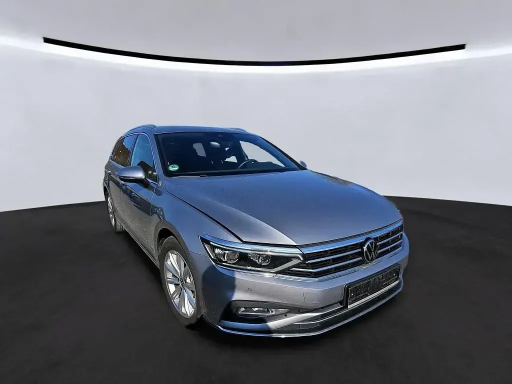 Gebraucht VW Passat Elegance 150 PS (110 kW) 2023 Silber Kombi