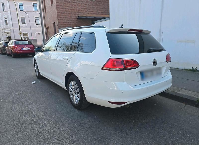 Gebraucht VW Golf VII 102 PS (75 kW) 2015 Weiß Kombi