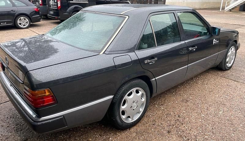 Gebraucht Mercedes E400 305 PS (224 kW) 1994 Grau Limousine