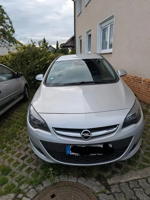 Gebraucht Opel Astra 140 PS (102 kW) 2013 Grau Kombi