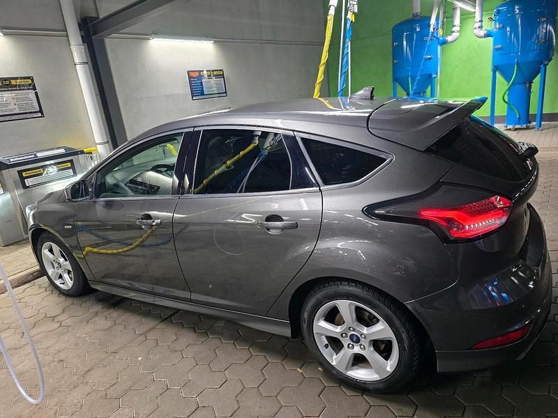 Gebraucht Ford Focus ST-Line 125 PS (91 kW) 2018 Grau Limousine