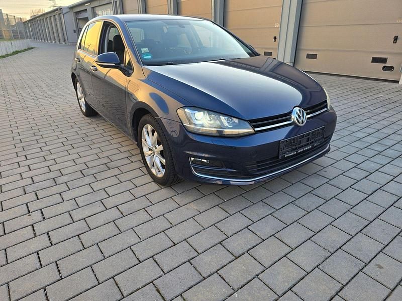 Gebraucht VW Golf VII Highline 125 PS (91 kW) 2016 Blau Kleinwagen
