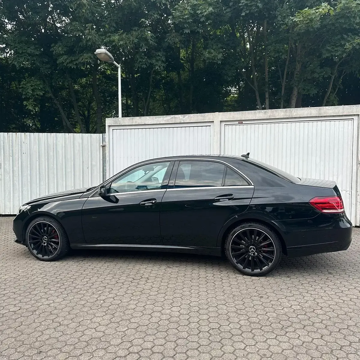 Gebraucht Mercedes E300 231 PS (169 kW) 2015 Schwarz Limousine