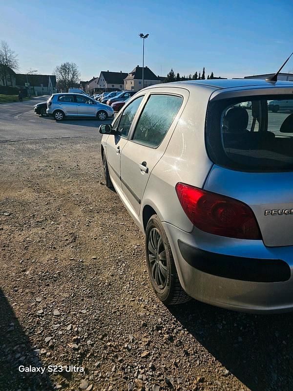 Gebraucht Peugeot 307 88 PS (64 kW) 2006 Silber Limousine