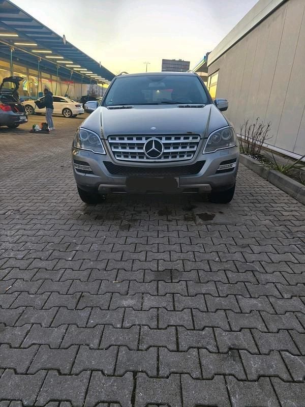 Gebraucht Mercedes ML350 306 PS (225 kW) 2010 Grau SUV