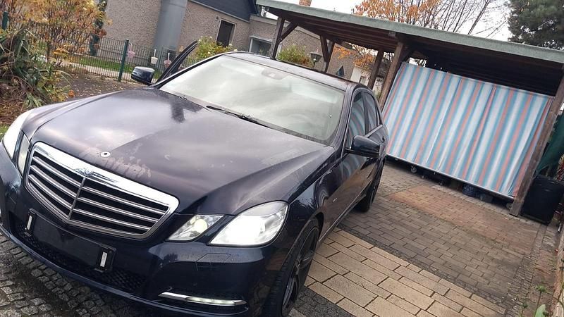 Gebraucht Mercedes E250 2011 Blau Limousine