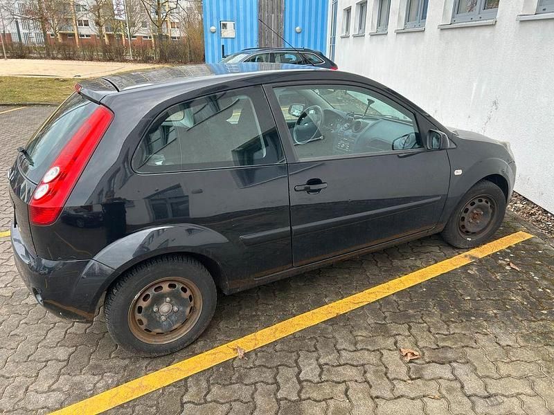 Gebraucht Ford Fiesta Ambiente 60 PS (44 kW) 2007 Schwarz Kleinwagen