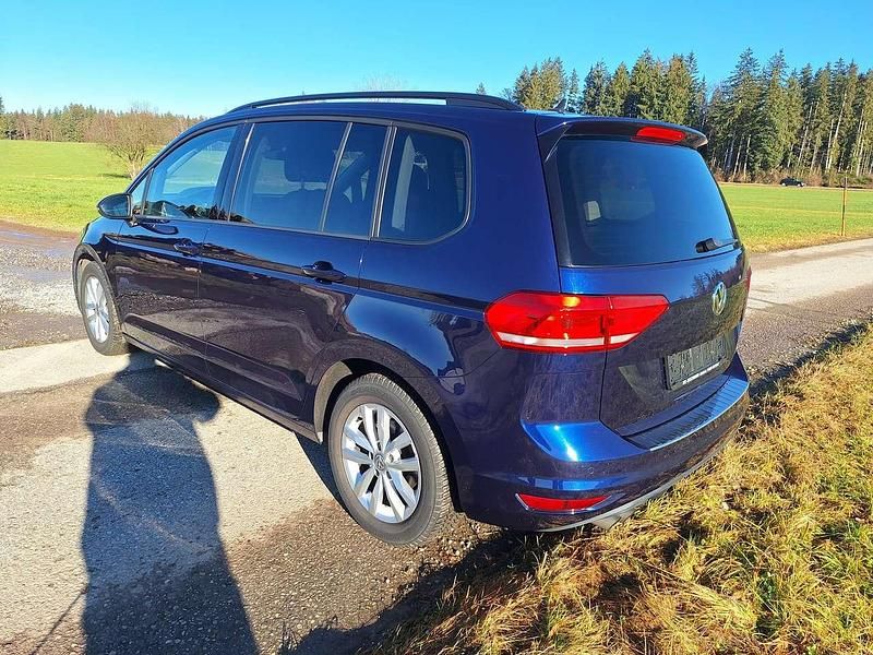 Gebraucht VW Touran Comfortline 150 PS (110 kW) 2017 Atlantic blue metallic Van / Kleinbus