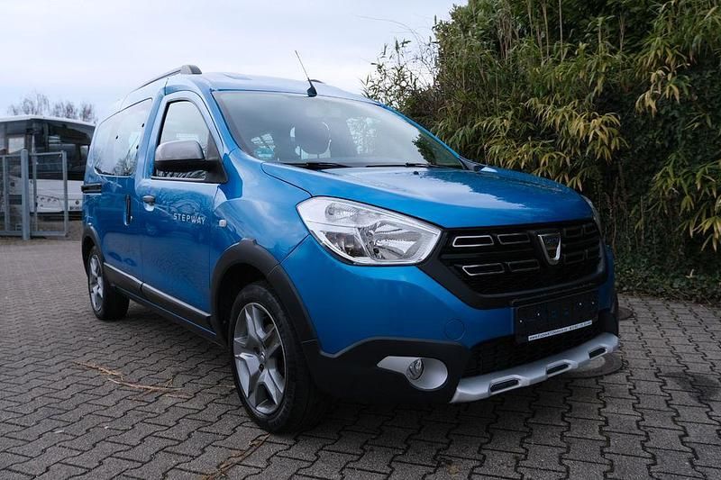 Blau Gebraucht 2019 Dacia Dokker Stepway Van / Kleinbus | 11.900 € (Fairer Preis) - Bild 1/4