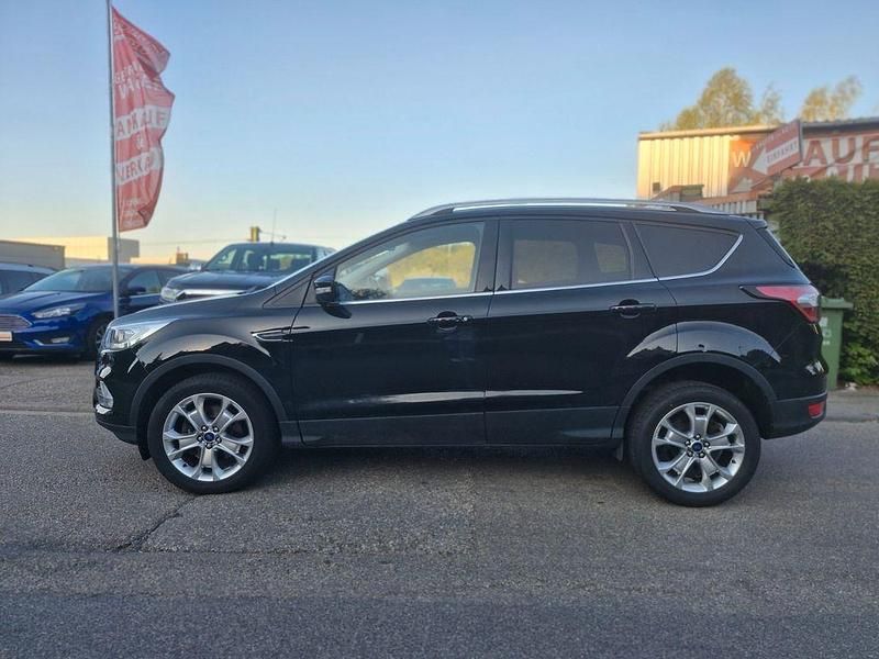 Usado Ford Kuga 182 HP (133 kW) 2017 Preto SUV