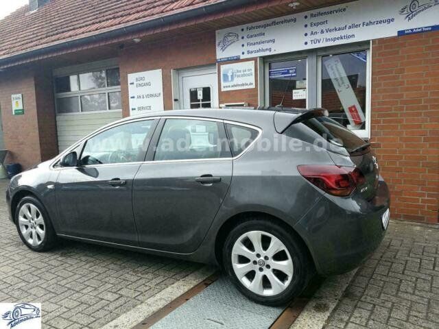 Gebraucht Opel Astra Innovation 116 PS (85 kW) 2011 Karbongrau (metallic) Limousine