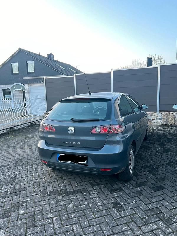 Grau Gebraucht 2006 Seat Ibiza | 750 € (Superpreis) - Bild 1/4
