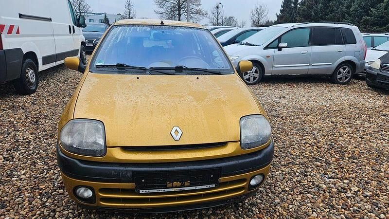 Gebraucht Renault Clio II 75 PS (55 kW) 1998 Gold Limousine