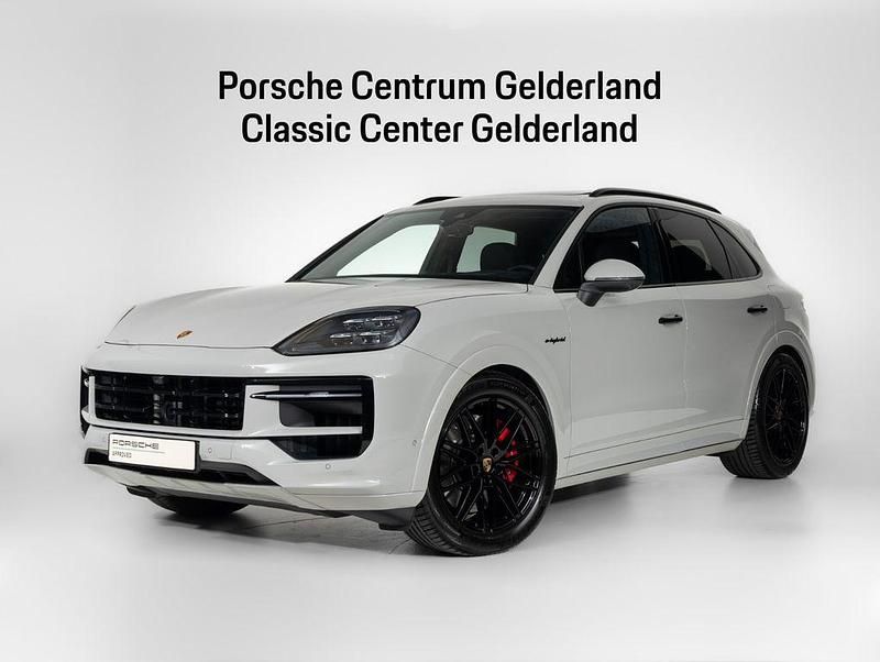 Grau Gebraucht 2024 Porsche Cayenne S E-Hybrid SUV | 119.900 € - Bild 1/4