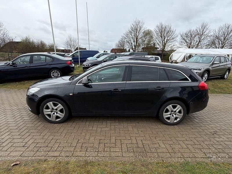 Gebraucht Opel Insignia Edition 131 PS (96 kW) 2011 Schwarz Kombi
