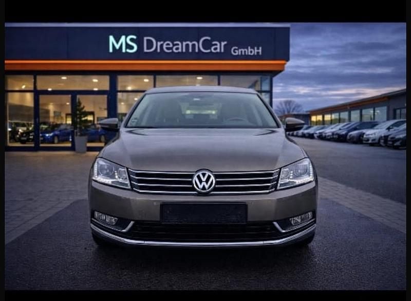 Braun Gebraucht 2013 VW Passat Limousine | 7.990 € (Guter Preis) - Bild 1/4