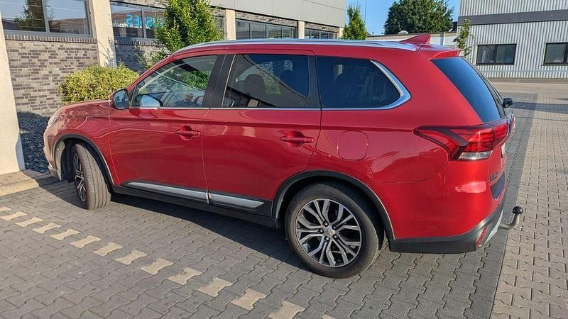 Rot Gebraucht 2018 Mitsubishi Outlander Plus SUV | 13.500 € (Guter Preis) - Bild 1/4