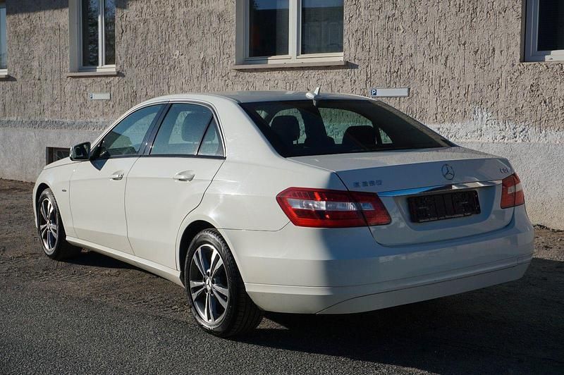 Gebraucht Mercedes E200 136 PS (100 kW) 2011 Weiß Limousine