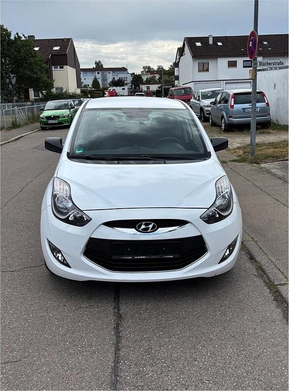 Weiß Gebraucht 2011 Hyundai ix20 Classic Van / Kleinbus | 4.200 € (Guter Preis) - Bild 1/4