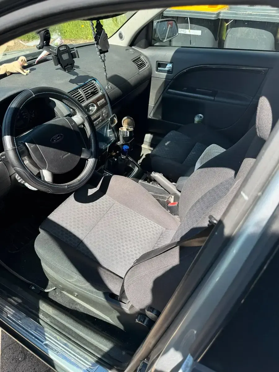 Gebraucht Ford Mondeo 125 PS (91 kW) 2006 Silber Kombi