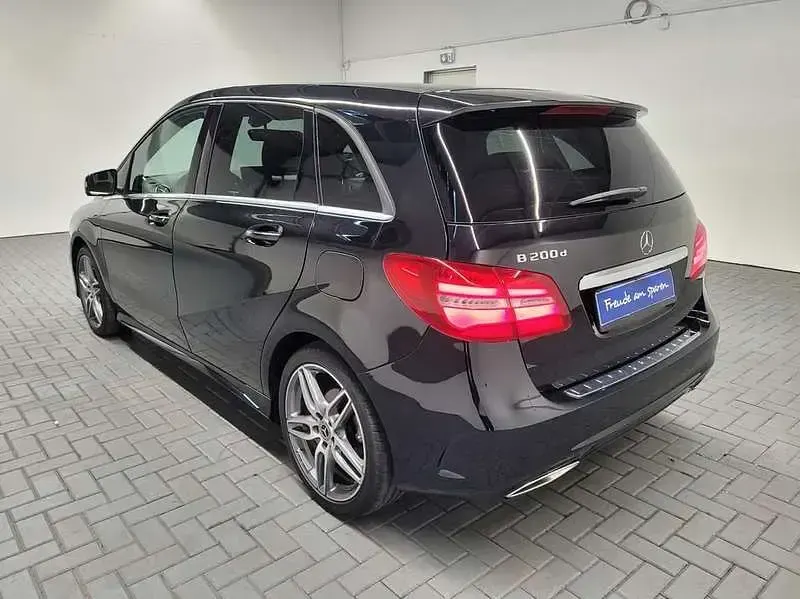 Gebraucht Mercedes B200 AMG line 136 PS (100 kW) 2018 Schwarz Kleinwagen