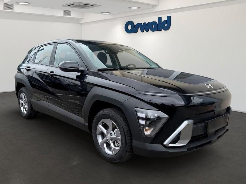 Neu Hyundai Kona Select 129 PS (94 kW) 2025 Schwarz SUV