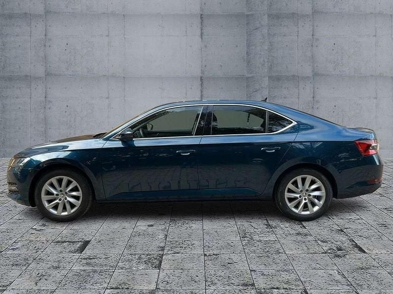 Gebraucht Skoda Superb Style 200 PS (147 kW) 2022 Lavablau metallic Limousine