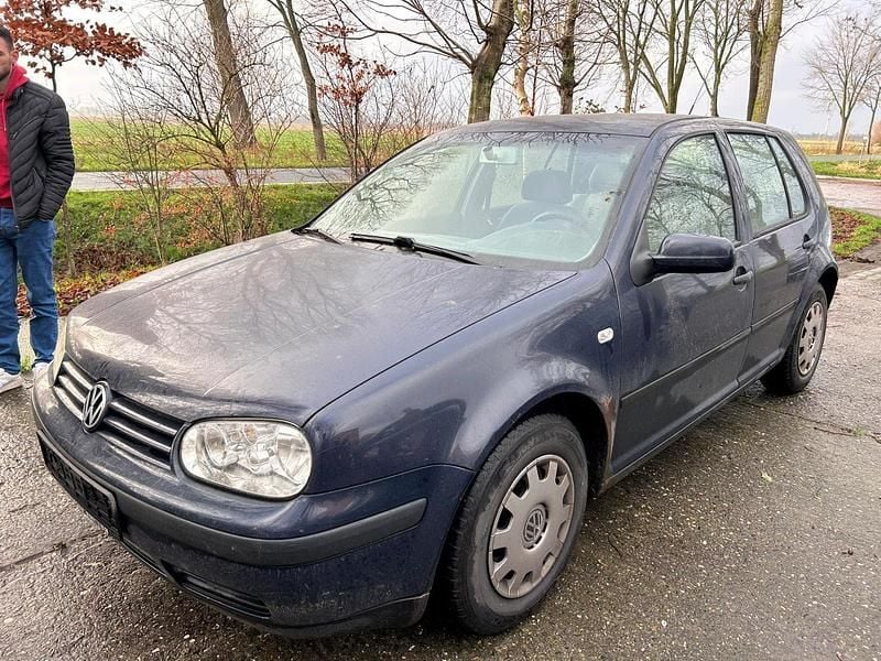 Blau Gebraucht 2000 VW Golf IV Kleinwagen | 400 € (Superpreis) - Bild 1/4