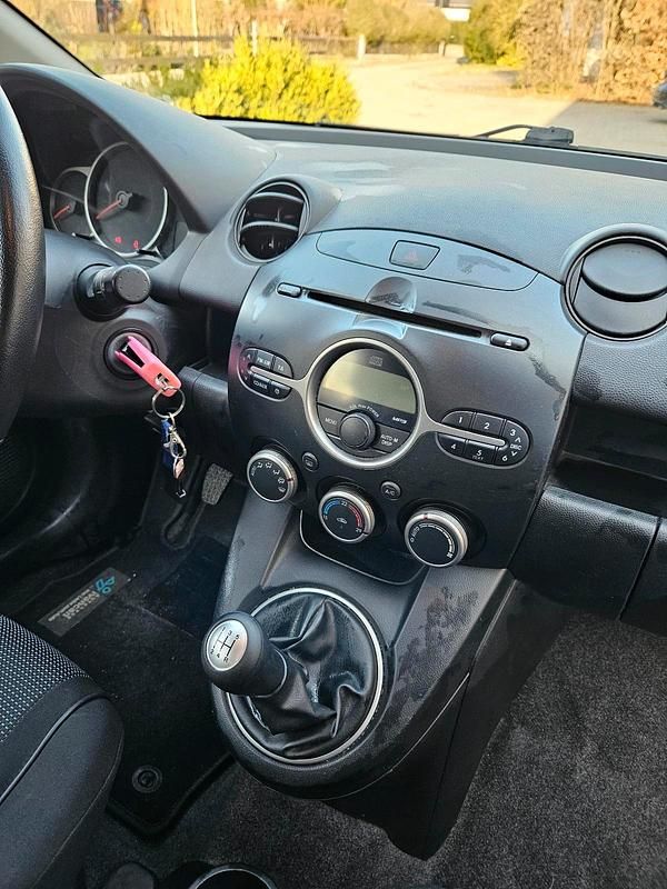 Gebraucht Mazda 2 101 PS (74 kW) 2010 Blau Kleinwagen