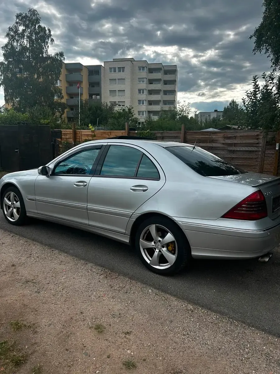 Gebraucht Mercedes C200 163 PS (119 kW) 2003 Silber Limousine