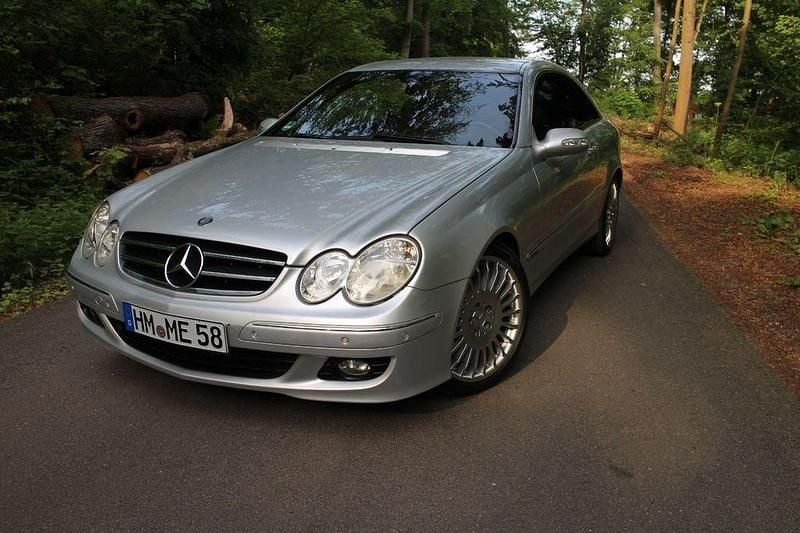 Silber Gebraucht 2006 Mercedes CLK200 Avantgarde Coupé | 5.950 € (Teuer) - Bild 1/4