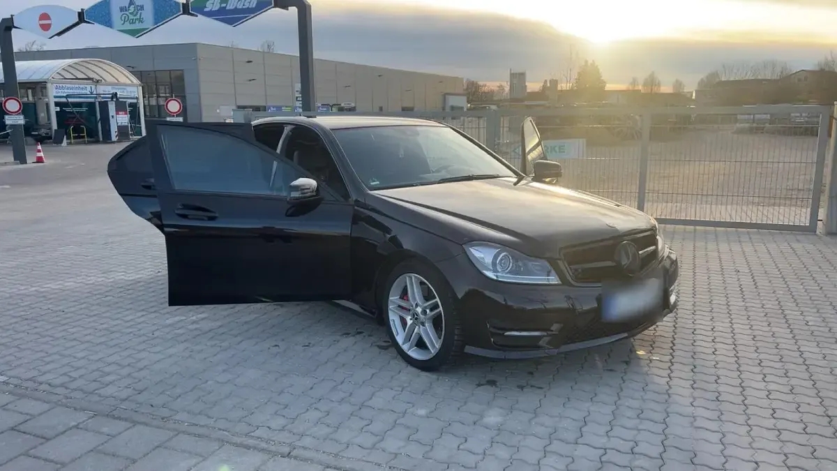 Gebraucht Mercedes C300 231 PS (169 kW) 2012 Schwarz Limousine