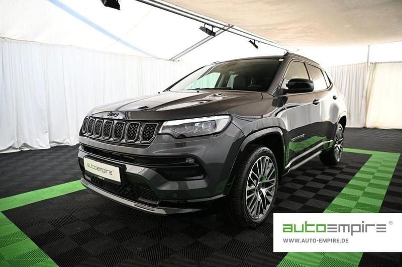 Grau Gebraucht 2025 Jeep Compass Summit SUV | 24.990 € (Superpreis) - Bild 1/3