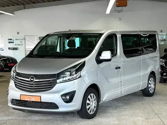 Usata Opel Vivaro 146 CV (107 kW) 2017 Argento Monovolume