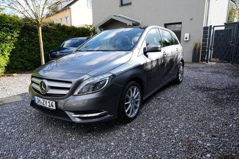Gebraucht Mercedes B220 184 PS (135 kW) 2014 Grau Van / Kleinbus