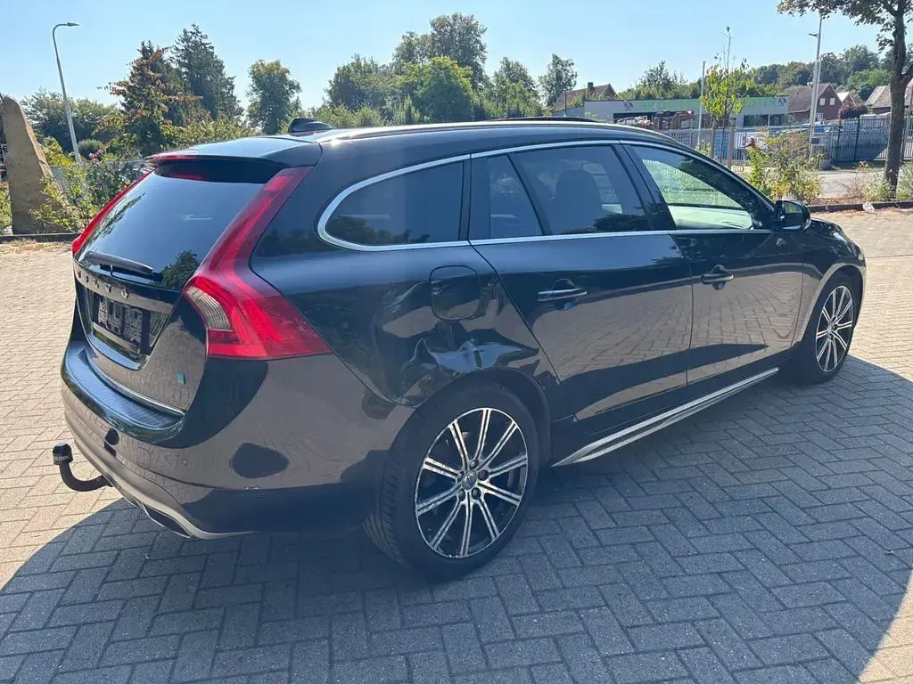 Gebraucht Volvo V60 Summum 215 PS (158 kW) 2013 Schwarz Kombi