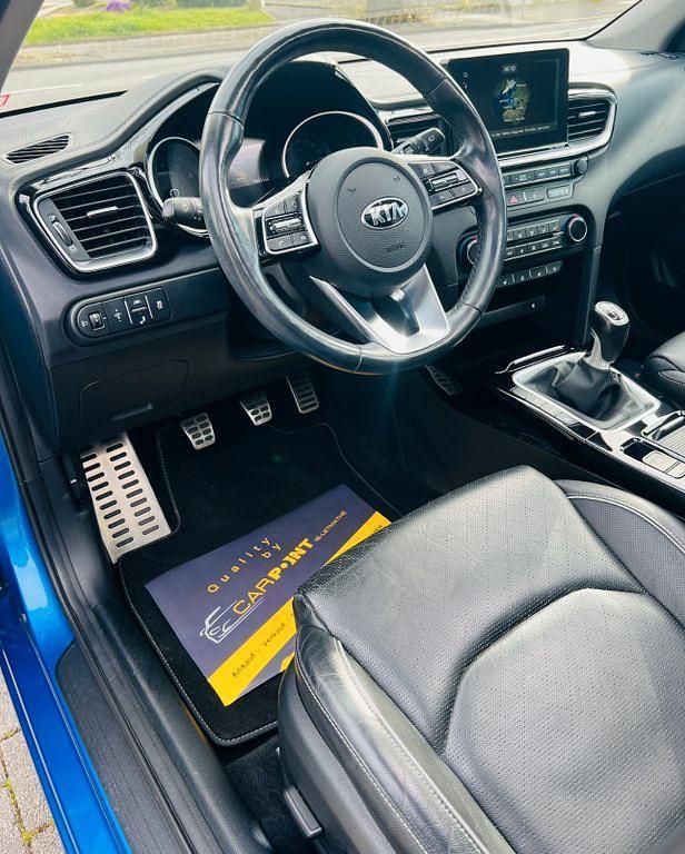 Usado Kia Ceed 140 HP (102 kW) 2018 Azul Citadino