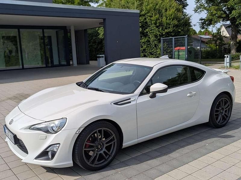 Weiß Gebraucht 2013 Toyota GT86 GT Coupé | 18.000 € (Fairer Preis) - Bild 1/4