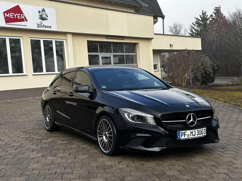 Gebraucht Mercedes CLA180 122 PS (89 kW) 2015 Schwarz Limousine