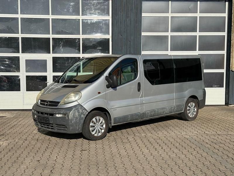 Silber Gebraucht 2004 Opel Vivaro Van | 3.700 € (Fairer Preis) - Bild 1/4