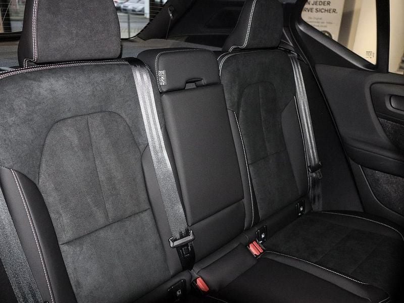 Nowe Volvo XC40 Plus 197 KM (144 kW) 2026 Niebieski SUV