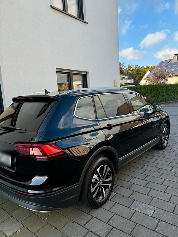Schwarz Gebraucht 2020 VW Tiguan Allspace United SUV | 28.000 € (Fairer Preis) - Bild 1/4