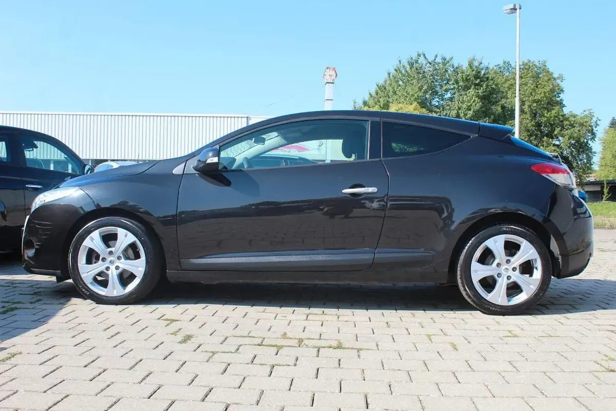 Gebraucht Renault Mégane Coupé Dynamique 131 PS (96 kW) 2009 Schwarz Coupé