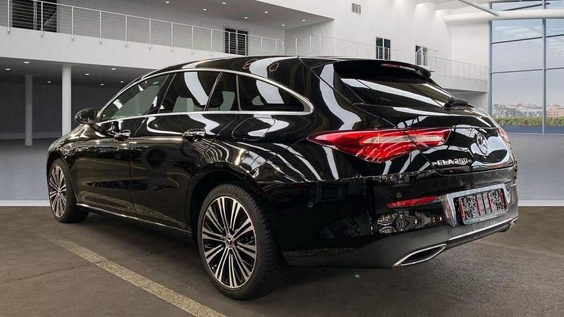 Gebraucht Mercedes CLA250e Shooting Brake 218 PS (160 kW) 2022 Schwarz Kombi