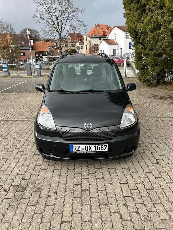 Gebraucht Toyota Yaris 86 PS (63 kW) 2000 Schwarz Kombi